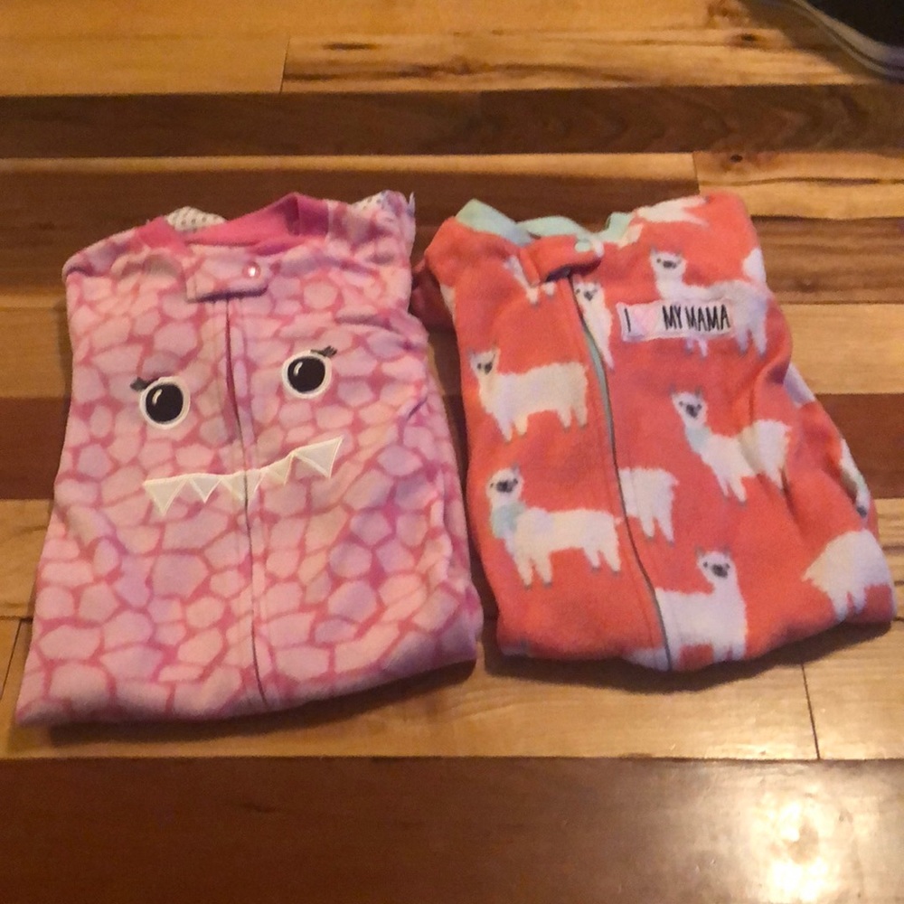 🍄2 sleepers- 12-18M. Children’s Place